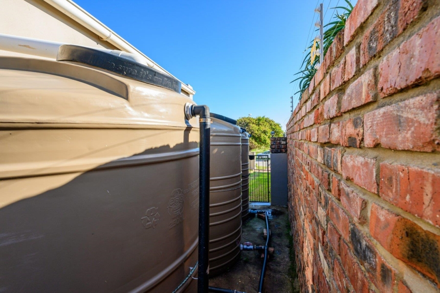 8 Bedroom Property for Sale in Summerstrand Eastern Cape